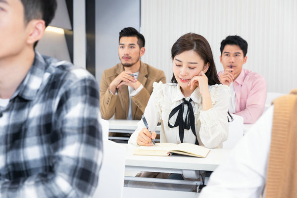 艺术学在职研究生准备报名材料和考试