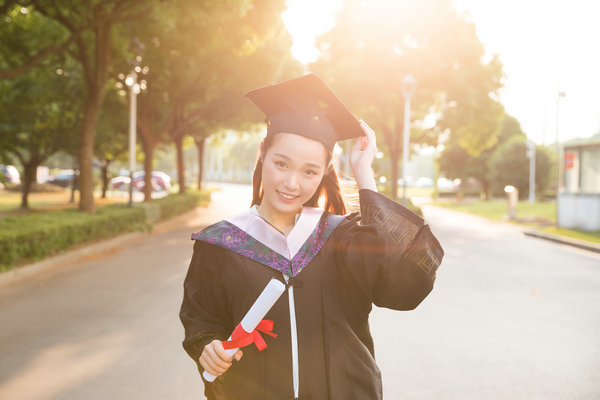 湖北美术学院在职研究生和统招研究生的入学考试难度