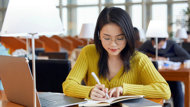 北京服装学院在职研究生学费一年多少钱？