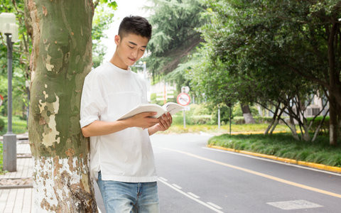 四川大学非全日制研究生学费一年多少钱？