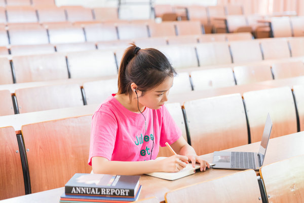 新疆师范大学在职研究生学费