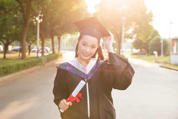 西方经济学在职研究生学费