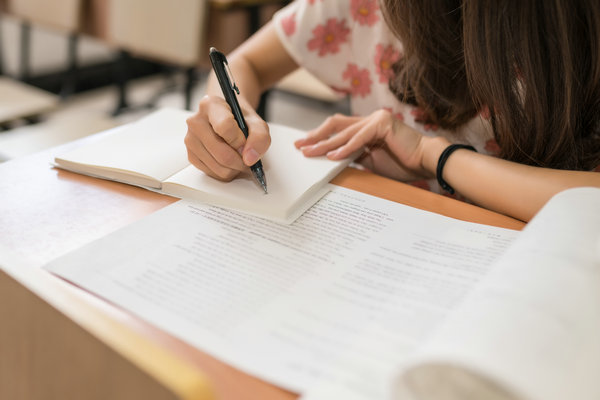 欧洲塞万提斯大学在职研究生毕业条件