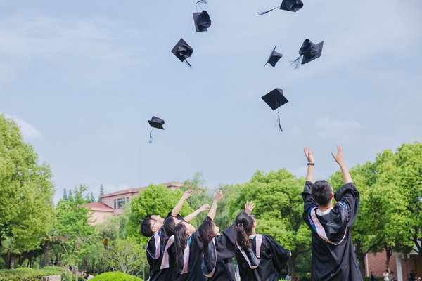 英国密德萨斯大学在职研究生费用数额